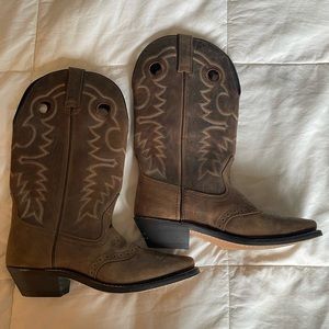 Women’s leather boots size 7 1/2